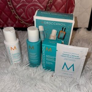 Moroccanoil Moisturizer White and Blue Skincare Essential